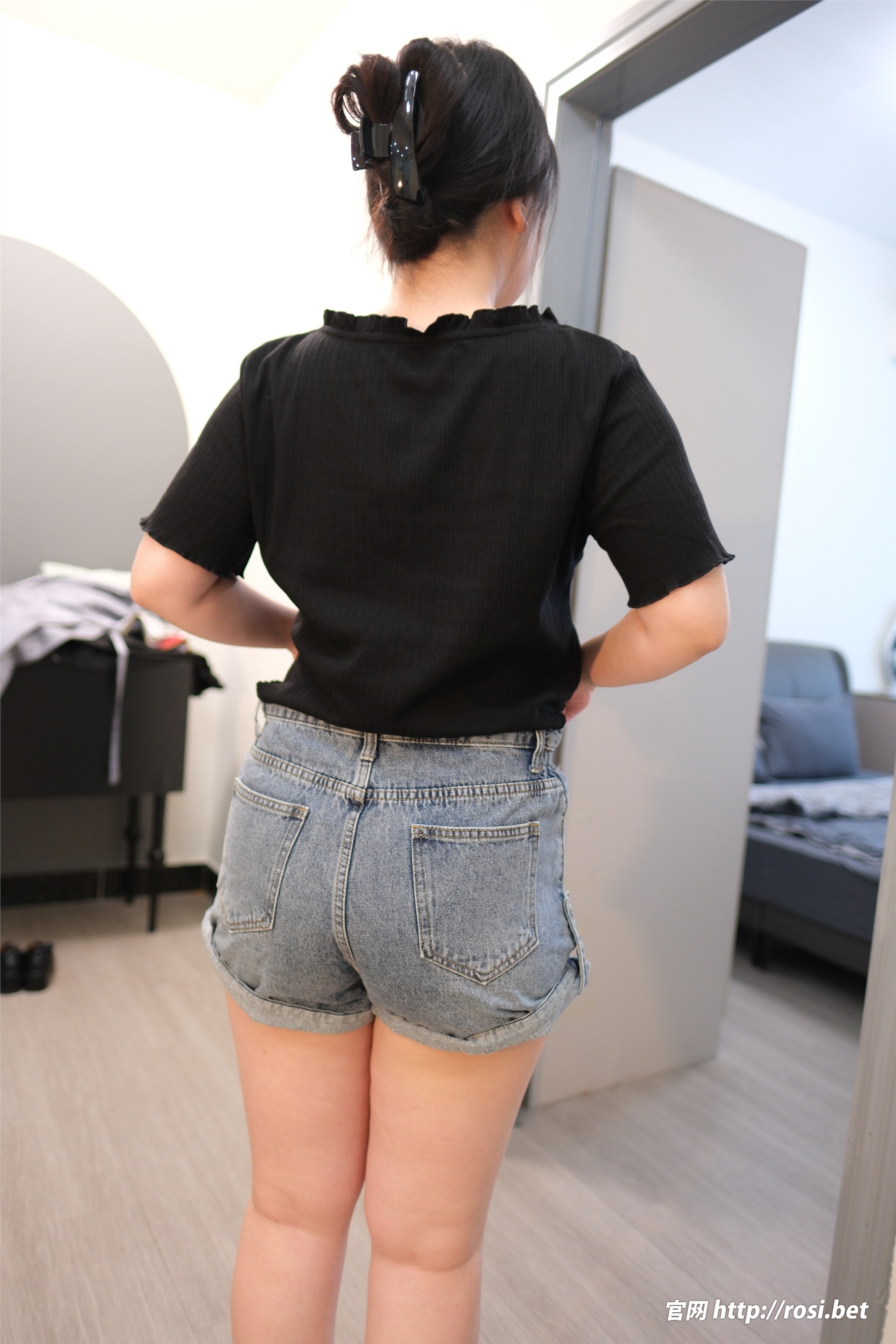 ROSI写真 2025.10.29 NO.5077